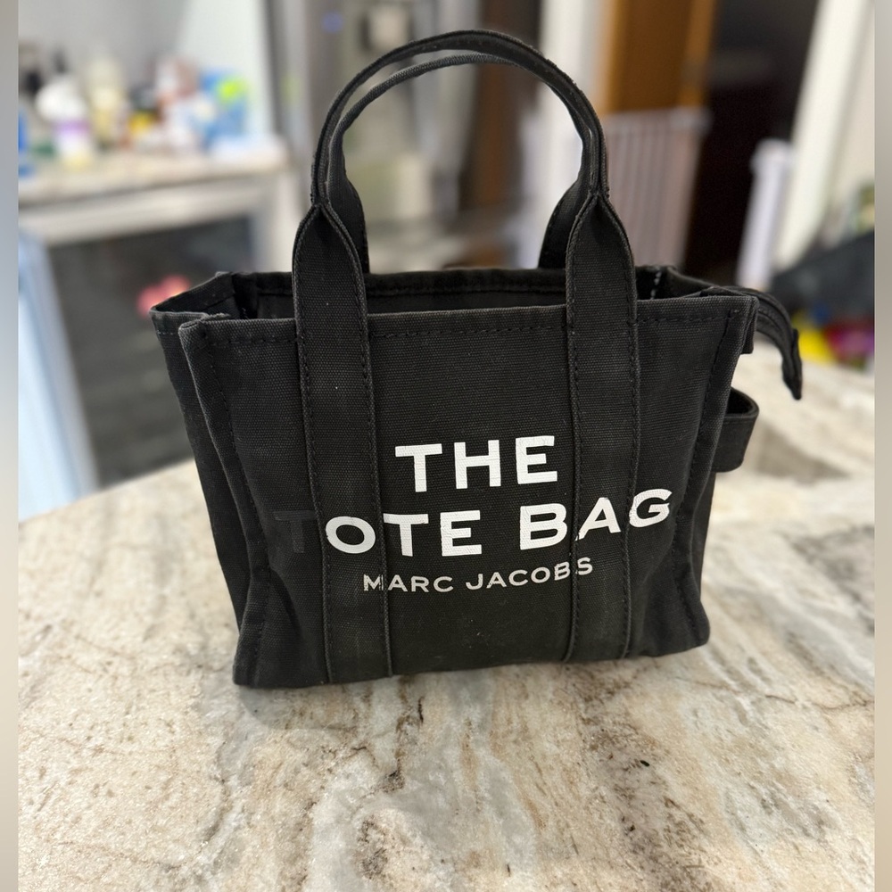 Marc Jacobs The Tote Bag in black with Structured Design GUC